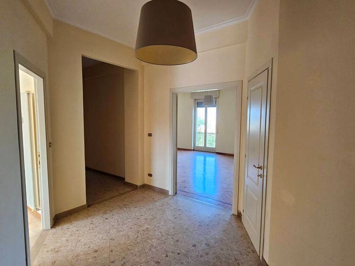 Appartamento quadrilocale in vendita in Viale Paolo Toschi, Centro Storico, Parma