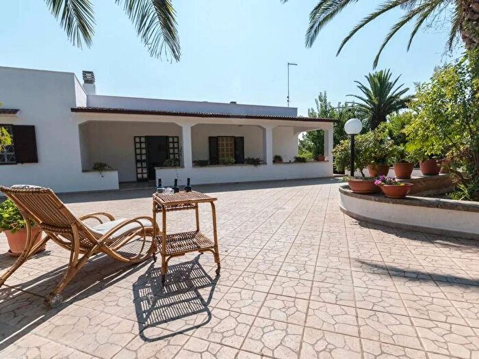 Casa con 6 locali in vendita in Contrada Columbri SNC, Tamburroni Grottone Rosara, Ostuni