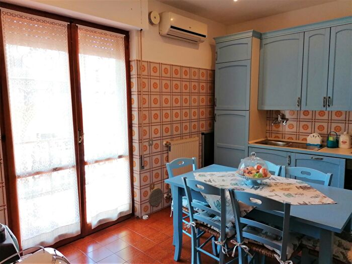 Appartamento con 7 locali in vendita in Via Milano, Lanciano