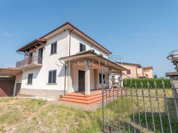 Appartamento con 6 locali in vendita in Montecchio, Castiglion Fiorentino