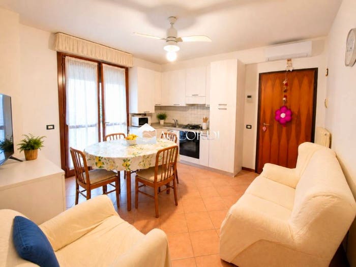 Appartamento trilocale in vendita in Via Cesare Battisti, Centro, Paese
