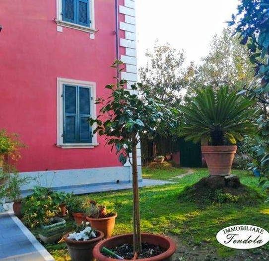 Casa con 6 locali in vendita in Colombiera Molicciara, Castelnuovo Magra