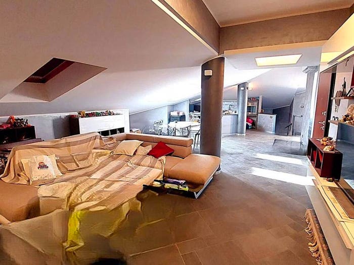 Appartamento con 5 locali in vendita in Viale Libertà SNC, Centro, Giarre