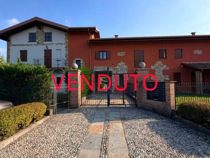 Appartamento trilocale in vendita in Via Cavallina, Faloppio