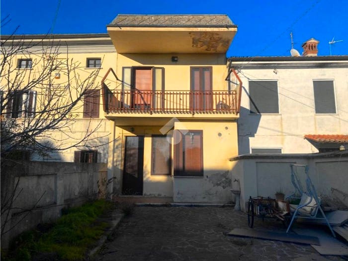 Casa quadrilocale in vendita in Via Camillo Benso Conte di Cavour, Alluvioni Cambiò, Alluvioni Piovera