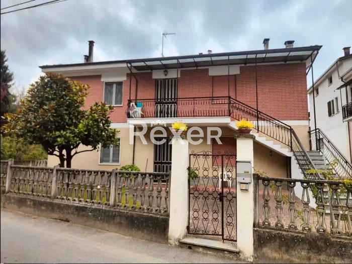 Appartamento con 6 locali in vendita in Via San Biagio, Castelnuovo Belbo