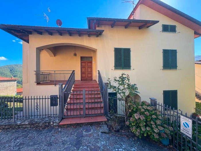 Appartamento con 6 locali in vendita in Via della Croce Vecchia, Montemignaio