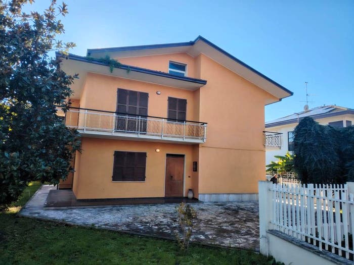 Casa con 6 locali in vendita in Strada Provinciale della Vibrata, Corropoli