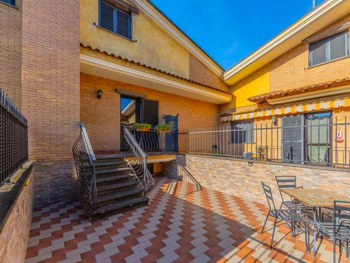 Casa con 6 locali in vendita in Via Ognina, Borghesiana, Roma