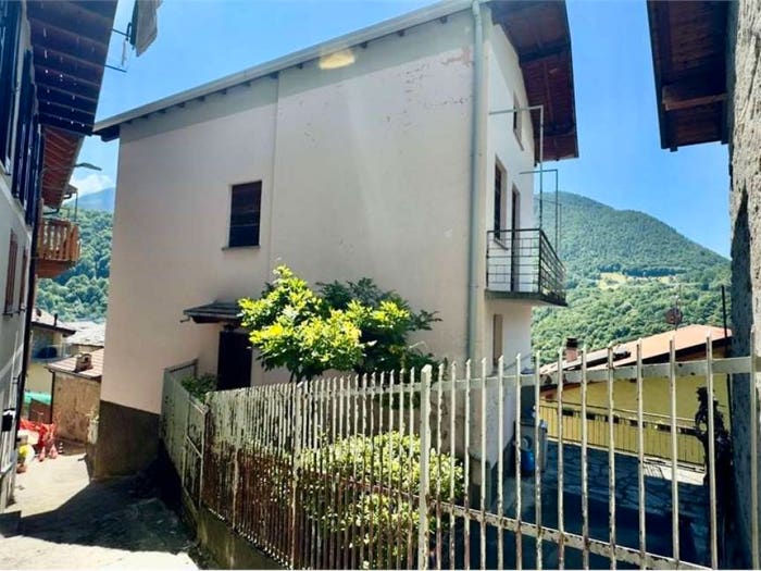 Casa con 6 locali in vendita in via salice, Pagnona
