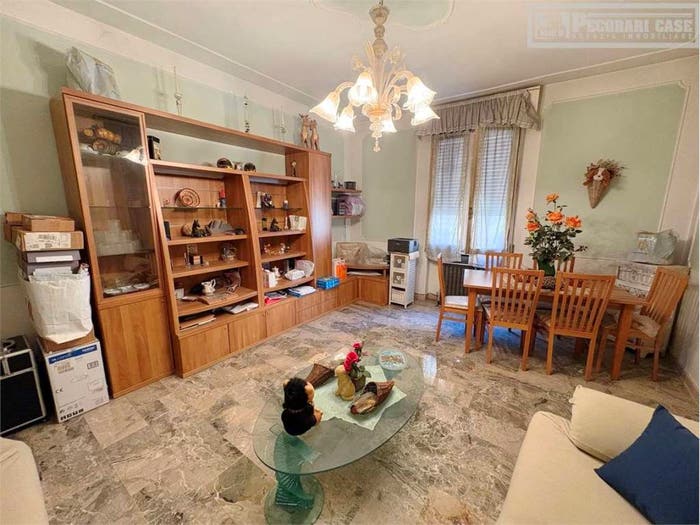 Appartamento con 5 locali in vendita in Via Sant'Agostino, Centro Storico, Modena