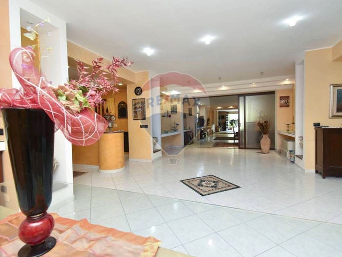Casa con 6 locali in vendita in Via Rosolino Pilo, Motta Sant'Anastasia
