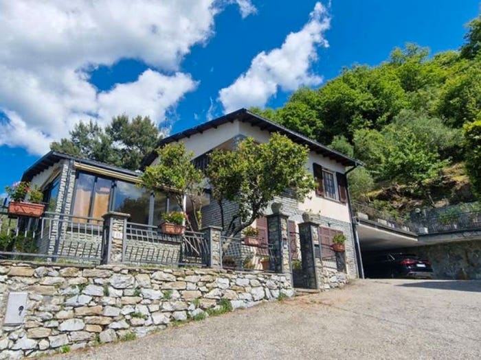 Casa con 6 locali in vendita in via dei Caduti, San Bartolomeo, Leivi