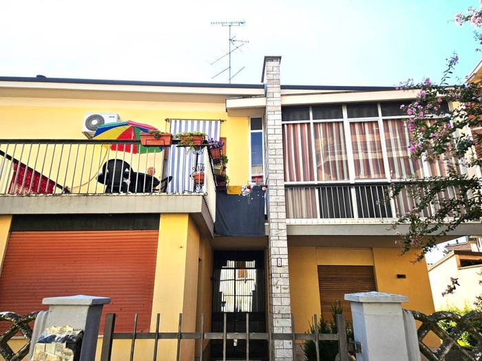Casa con 5 locali in vendita in Via Luigi Gonzaga, Centro, Guastalla