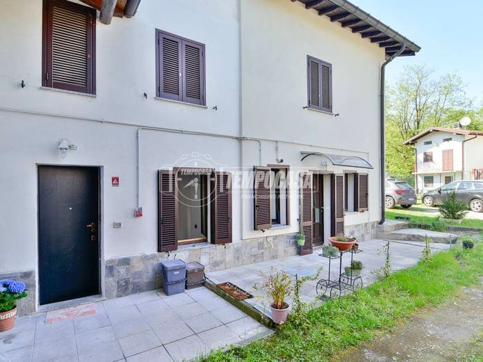 Appartamento trilocale in vendita in Via Casnate Navedano, Senna Comasco