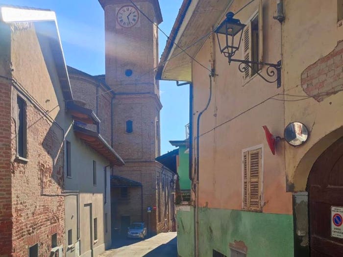 Casa con 6 locali in vendita in Via San Bernardino, Centro, Corneliano d'Alba