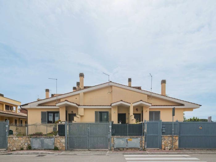 Casa con 5 locali in vendita in Via Oliena, Passo Oscuro, Fiumicino