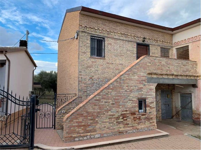 Casa con 6 locali in vendita in strada Fagnani snc, Città Sant'Angelo