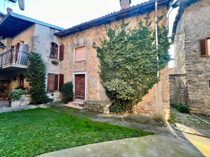 Casa con 6 locali in vendita in Via Ponte Barlino, Almenno San Bartolomeo