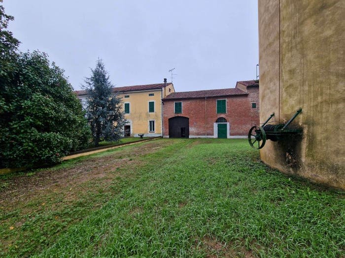 Casa con 6 locali in vendita in Via Co' de' Meravigli, Rivarolo del Re ed Uniti