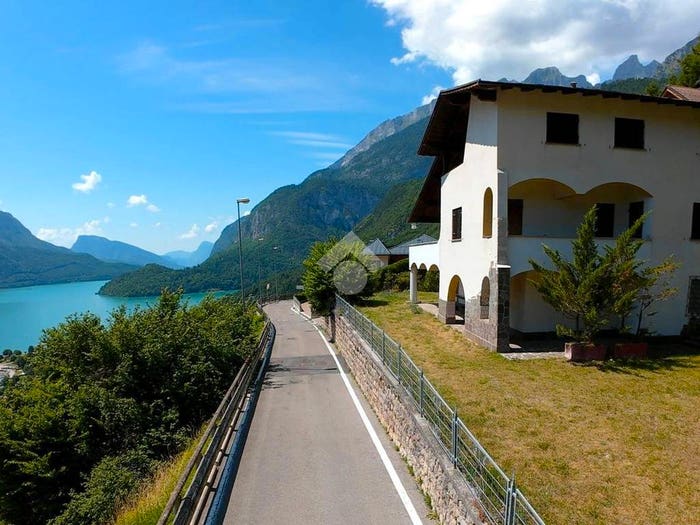 Casa con 6 locali in vendita in Via Fogazzaro, Molveno