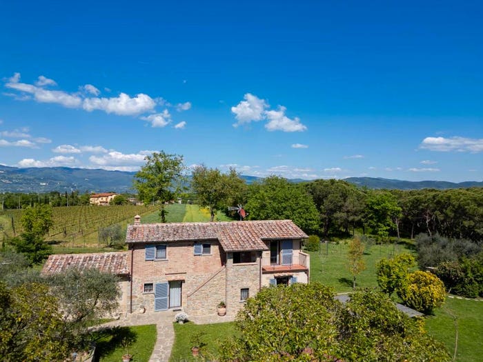 Casa con 6 locali in vendita in Case Sparse Montecchio, Cortona