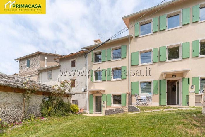 Casa quadrilocale in vendita in Contrada Resti, Centro, Erbezzo