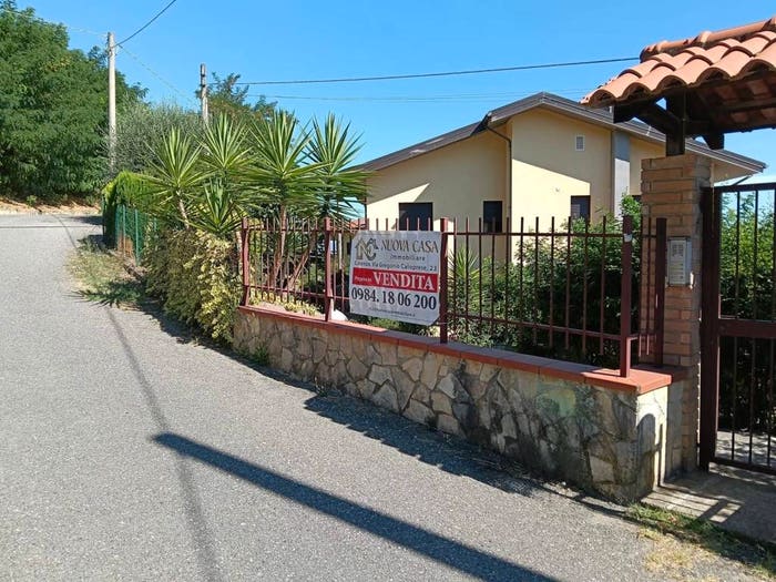 Appartamento quadrilocale in vendita in Via Casalicchio, Laurignano, Dipignano