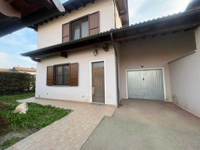 Casa quadrilocale in vendita in Via Mario Luponi, Centro, Zerbolò