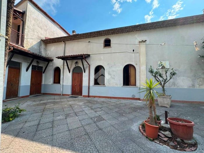 Appartamento quadrilocale in vendita in Via Genovesi, Centro, Castiglione del Genovesi