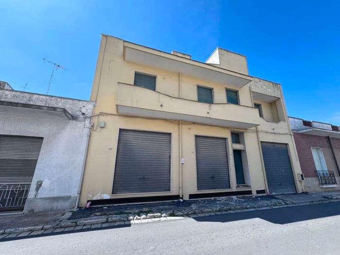 Casa in vendita in Via Roma, Campi Salentina