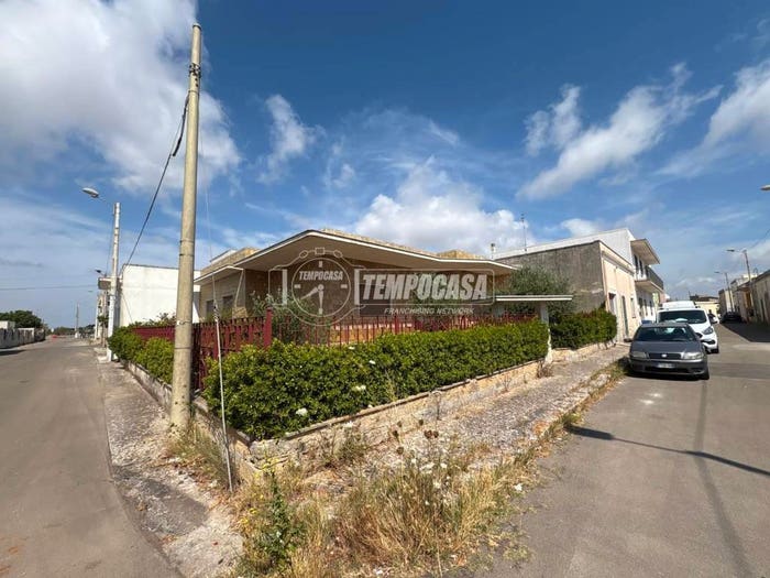 Casa con 6 locali in vendita in Via Stazione, Sanarica