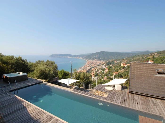 Casa con 6 locali in vendita in Regione Pegliano, Via Solva Santa Croce, Alassio