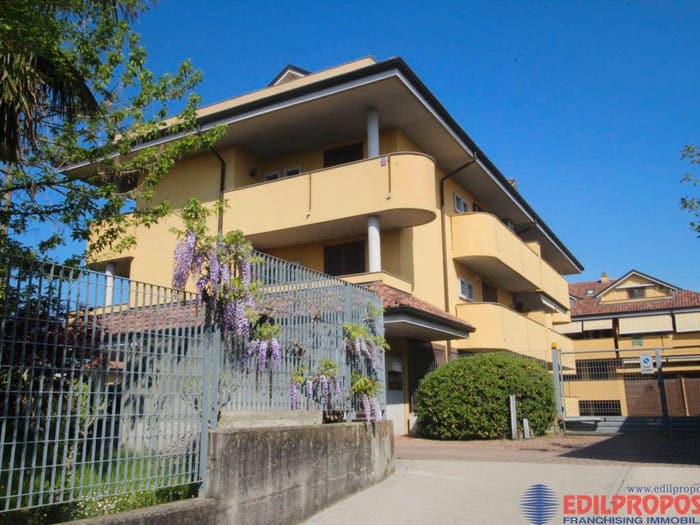 Appartamento trilocale in vendita in Via dei Caduti, Centro, Misinto