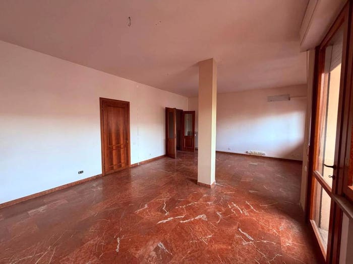 Appartamento con 6 locali in vendita in Via Fabio Filzi, San Concordio, Lucca
