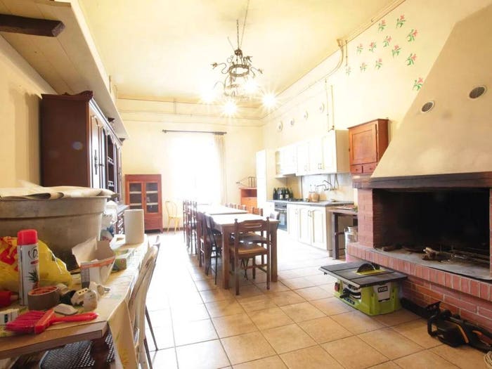 Casa con 6 locali in vendita in Via Fratelli Cervi No Number, Zona Mensa Via Toscana, Certaldo