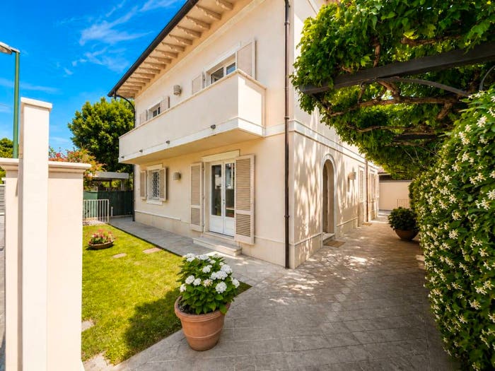 Casa con 6 locali in vendita in Via F Donati, Vittoria Apuana, Forte dei Marmi