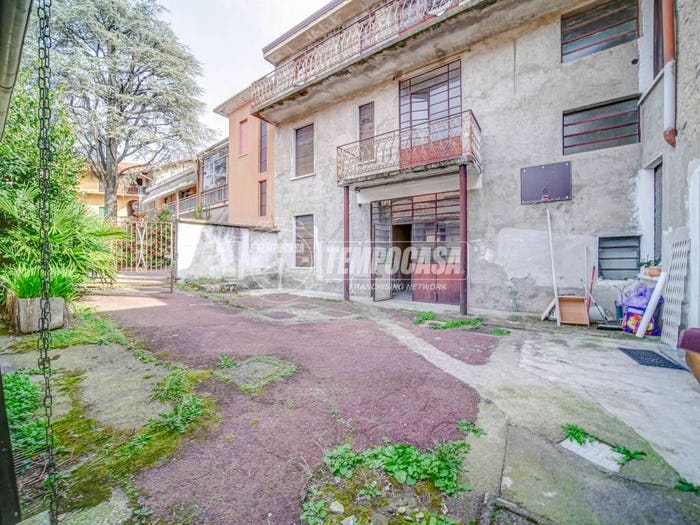 Casa quadrilocale in vendita in Via Madonnina, Besnate