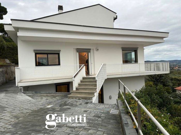 Casa con 6 locali in vendita in Via Seren del Grappa, Borghetto Santo Spirito