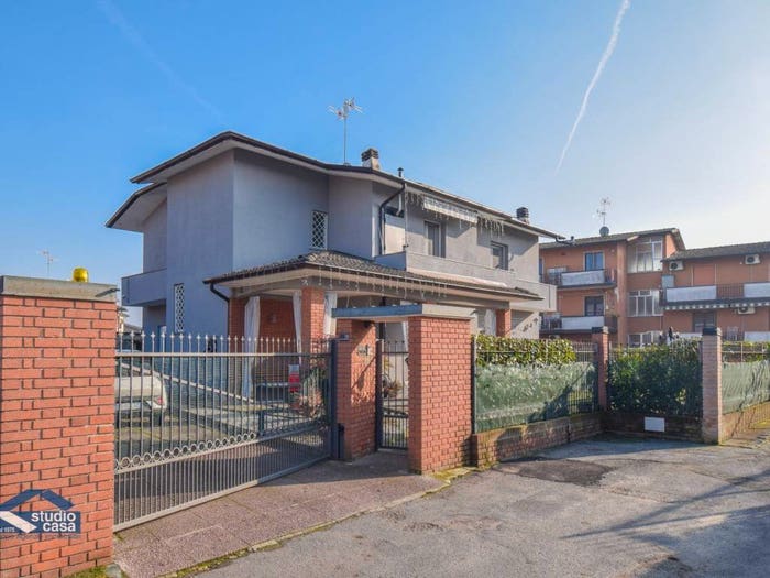 Casa con 6 locali in vendita in VIA GRANDI, Centro, Massalengo