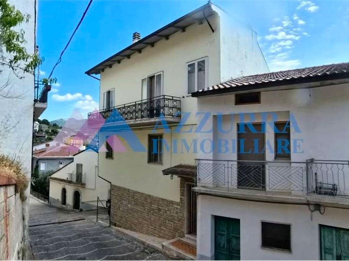 Casa con 6 locali in vendita in Montemitro
