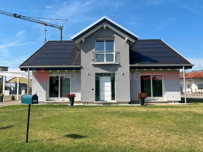 Casa con 6 locali in vendita in VIA STAZIONE snc, Centro, Lendinara