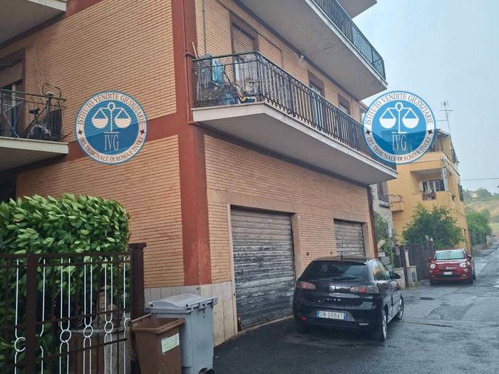Appartamento con 6 locali in vendita in Via Aniene, Centro, Guidonia Montecelio