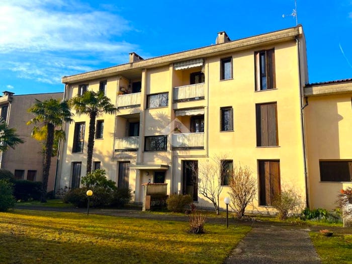 Appartamento trilocale in vendita in Via Luigi Taddei, Albizzate