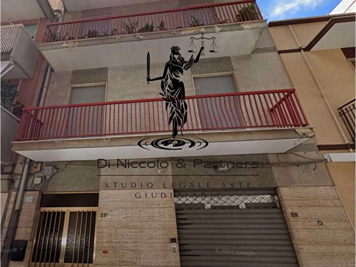Appartamento con 6 locali in vendita in Via G Giusti, Ospedale, Andria
