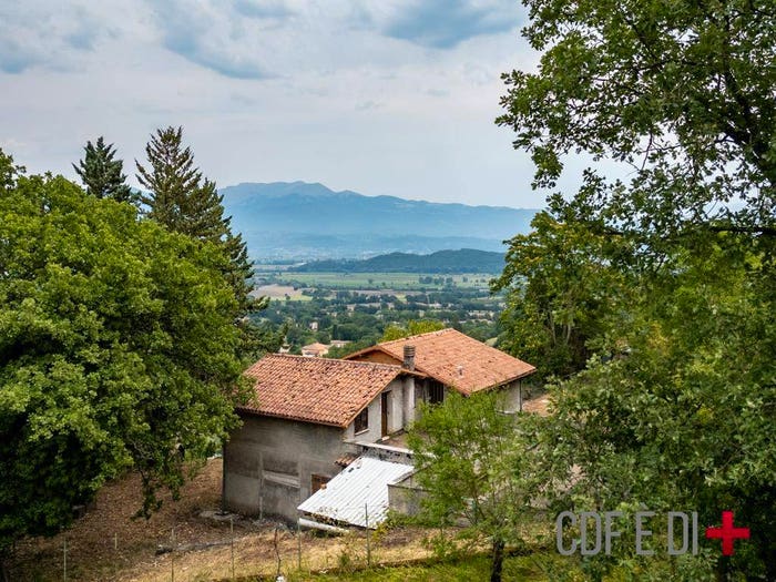 Casa con 5 locali in vendita in Via Valle Case, Contigliano