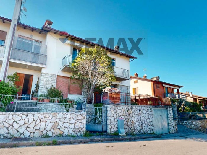 Casa con 6 locali in vendita in Via Giuseppe Verdi, Centro, Magione