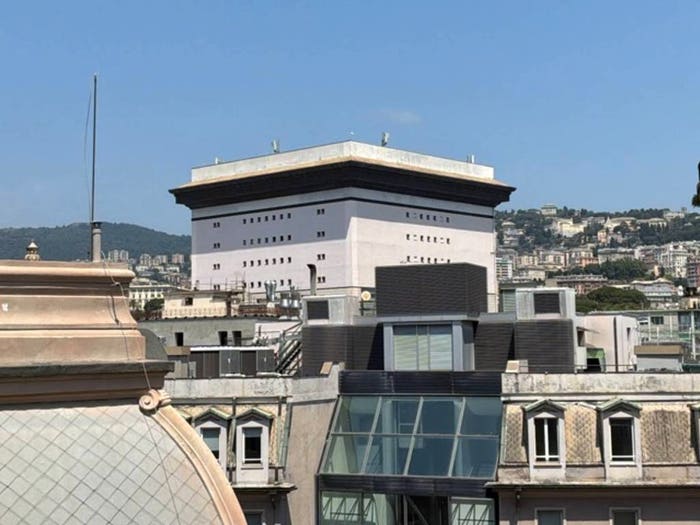 Appartamento trilocale in vendita in Centro Città, Genova