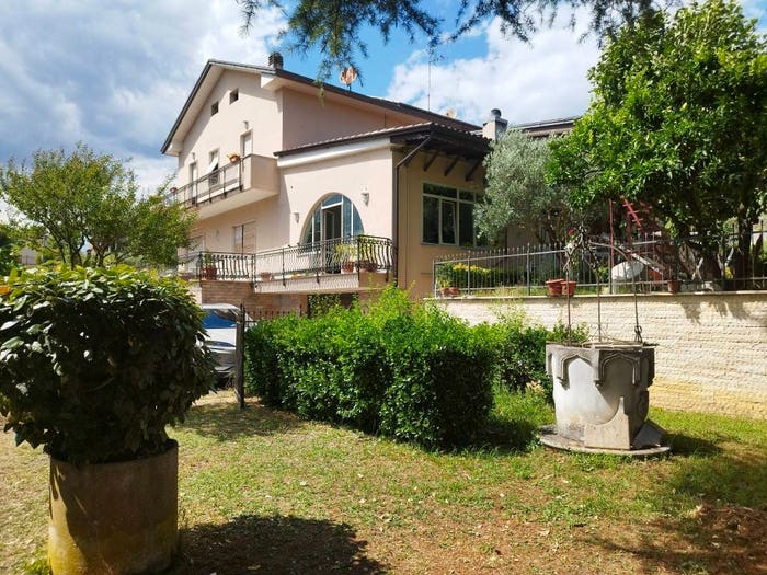 Casa con 6 locali in vendita in Via Cosenza, America Latina, Frosinone