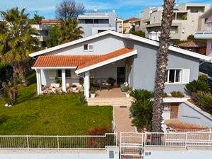 Casa con 6 locali in vendita in Via Cupa, Centro, Giulianova